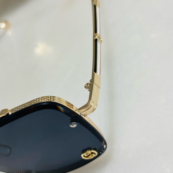 Gucci Gold and Black Square Sunglasses - Picture 6 of 7